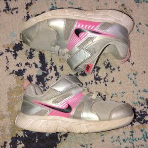 🧜🏼‍♀️3 for $15 listing!🧜🏼‍♀️ Nike sneakers